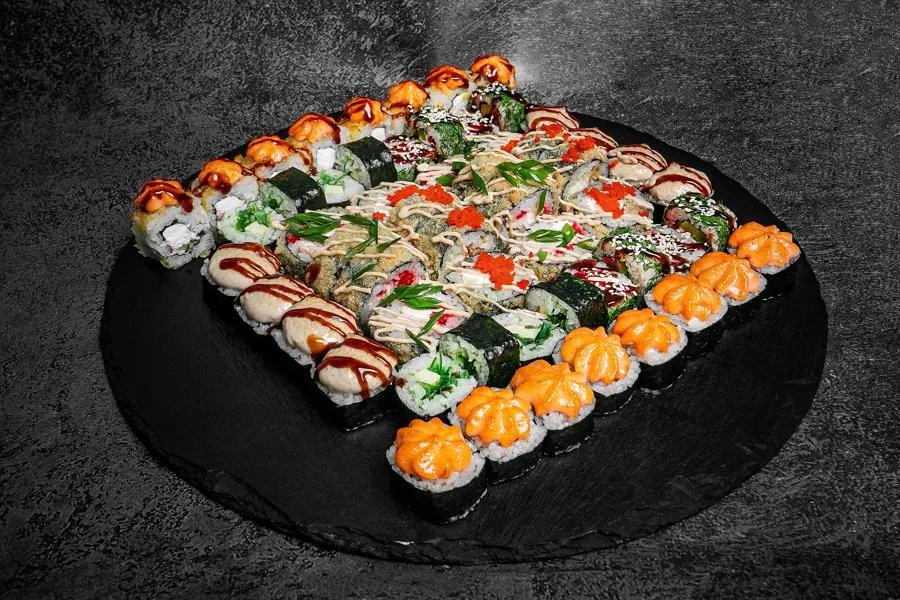 Сет 1,5 килограмма роллов 